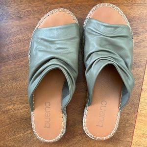 Bueno sandals size 39 (or 8.5-9)…never worn. Leather upper.